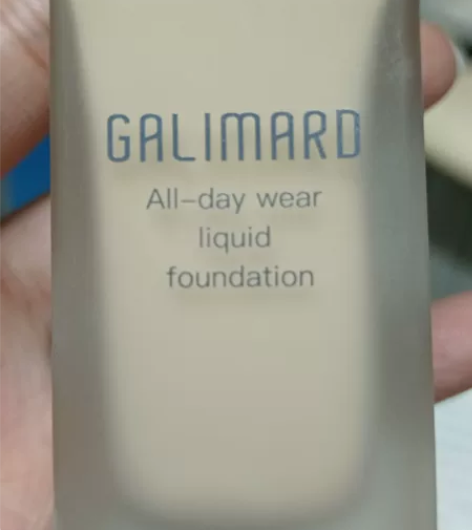 出嘉利玛01号粉底，余量很多，买来基本上没...