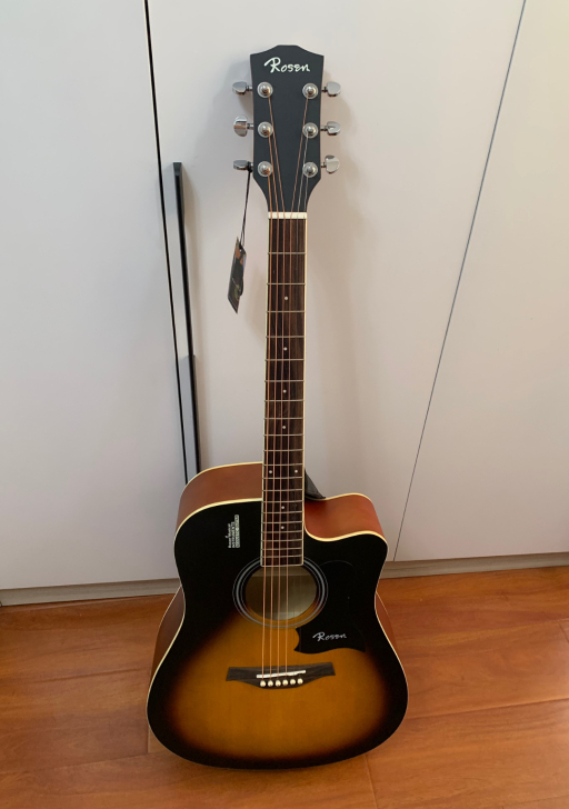 卢森吉他 9.9成新 没用过 吊牌还在 成...