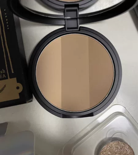 涂酷修容 生日朋友送的 之前自己买了 就多...