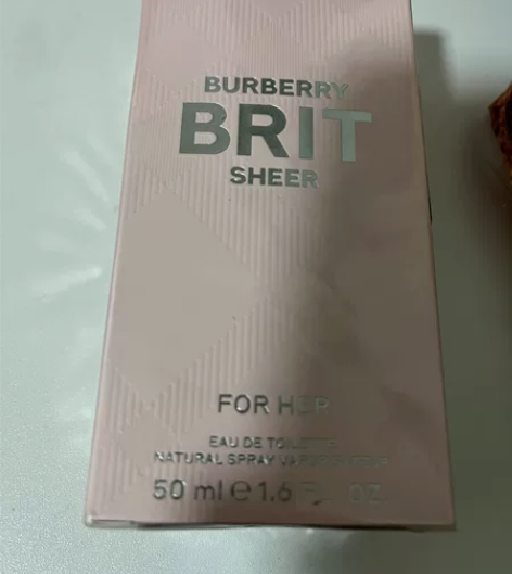 巴宝莉红粉恋歌香水50ml 全新未拆封，塑...