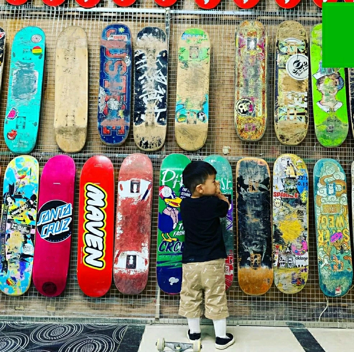 【实体店倒闭清仓】王一博同款专业滑板四轮滑...