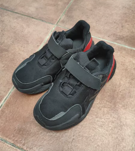 男童内长21阿迪运动鞋，五成新，诚意出。 ...