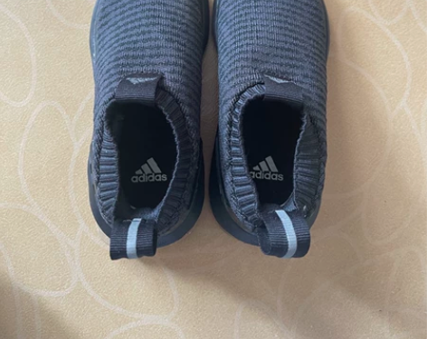 男童阿迪达斯网织面减震运动鞋，一次没穿过，...