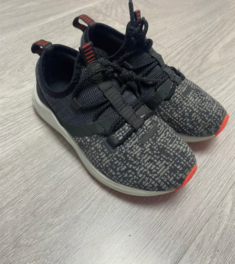 新百伦儿童运动鞋,购于万达广场专柜,30码...