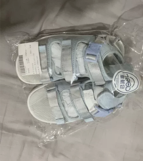 新百伦9成新，无暇，包邮110 感兴趣的话...