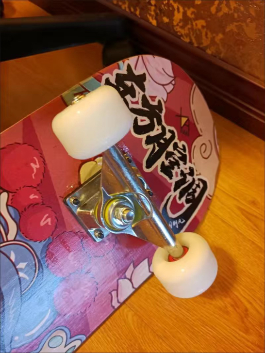 全新转手!专业滑板高级配置 街头嘻哈运动四...