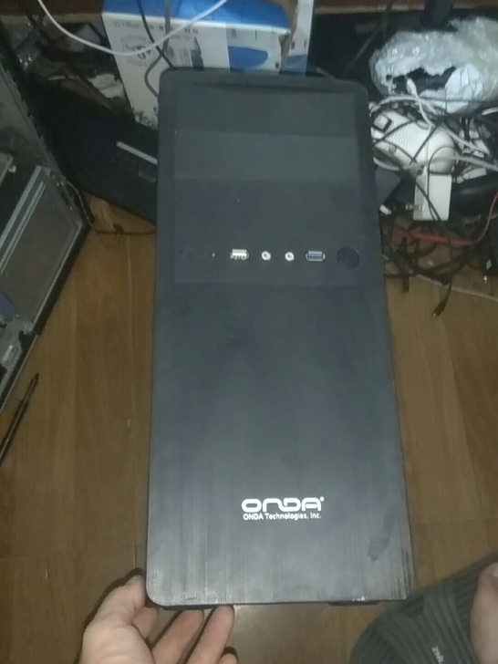 电脑机箱+350w电脑拆机电源。正常使用没...