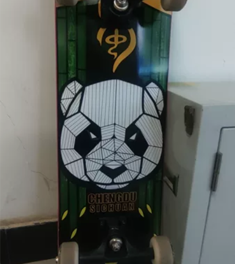 DBH滑板 九成新滑板，配件都在，拿到手两...