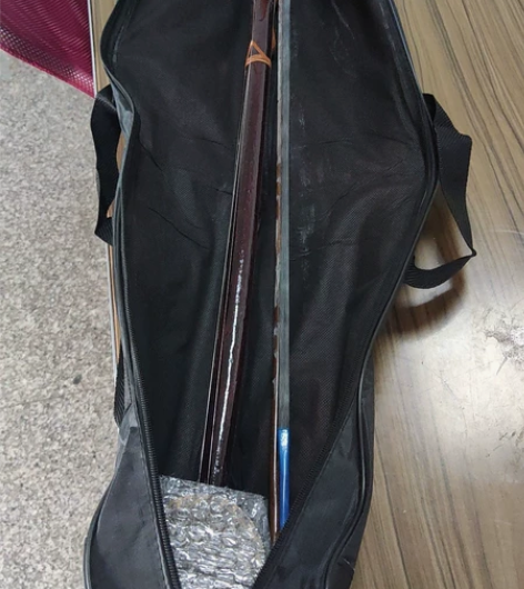 二胡，带包，马尾弓，70块钱拿去玩，适合新...