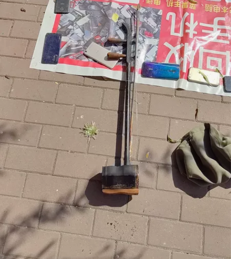 刚收的老二胡一个，品相如图所示喜欢的朋友抓...