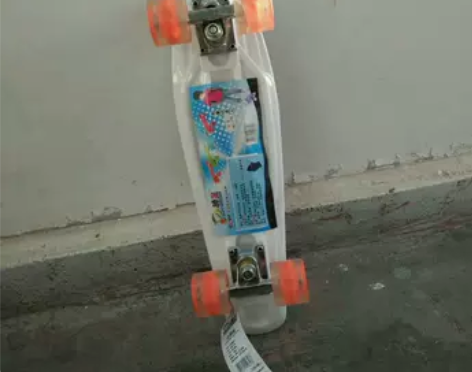 滑板 蛇形板 商场撤柜商品全新小鱼板闪光轮...