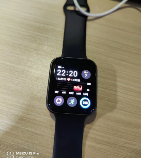 魅族手表，正品，右上角碎了一点，没到显示区...
