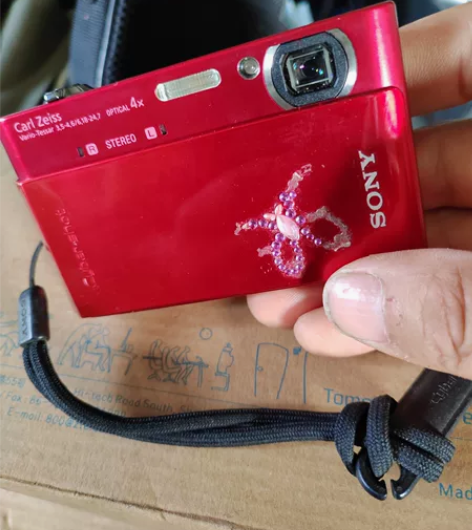 索尼相机T900.正常使用。小姐姐一手相机...