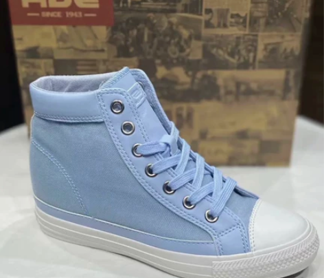 休闲内增高鞋，闲置中收拾出来转给有需要的美...