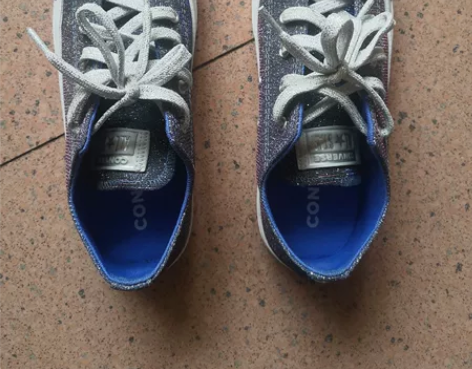 匡威帆布鞋，36号，就穿了一个星期，不喜欢...