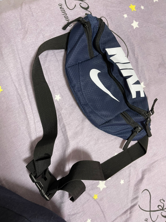 NIKE腰包,可斜挎。需要的联系。