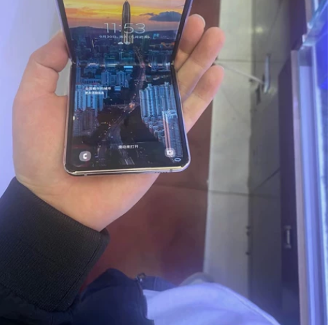 三年风雨三年情，谁行谁用折叠屏，轮逼格这一...