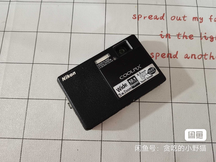 尼康s70，1210万像素，大屏幕触摸屏，