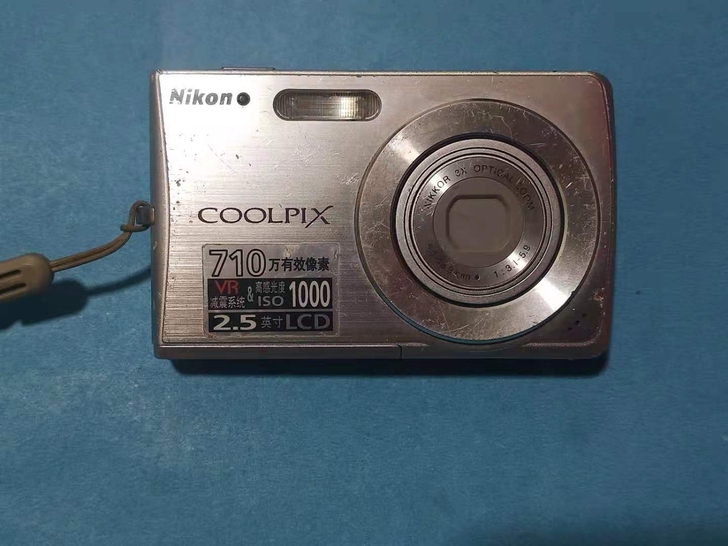 尼康COOLPIX 200数码相机，相机保...