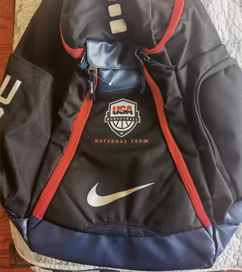 Nike篮球包，全新没用过。 感兴趣的话点...