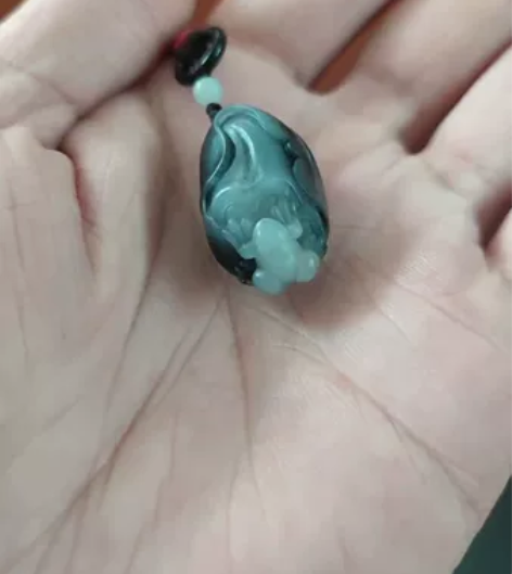 和田青花籽料小精品，呱呱来财。后留原皮 感...