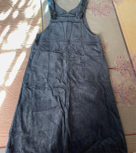 背带裙 很有设计感 灯芯绒的特别特别好看 ...