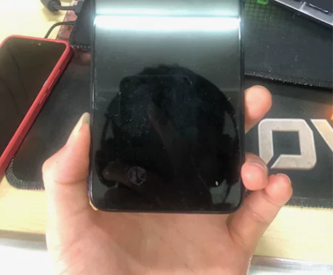 华为畅享z，屏幕如下，左边有点接触不好 感...