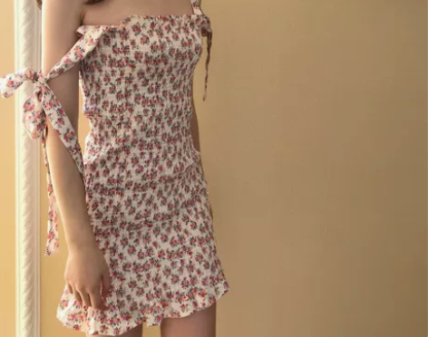 动情 超撩人的性感碎花褶皱紧身显瘦抹胸式绑...