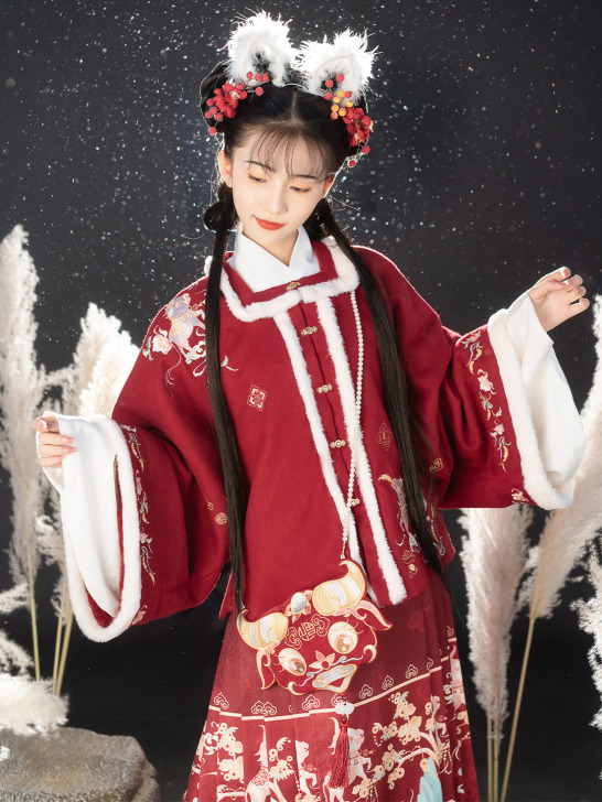 倚梦阁原创汉服女福牛妞明制汉元素刺绣短袄马...