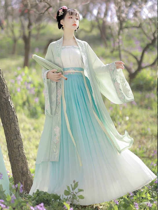 倚梦阁原创设计晴川一树汉服女刺绣宋制直领对...