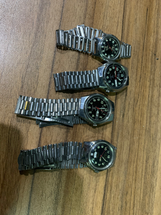 瓦时针四只，自动机械表，都需要抹油，走走停...