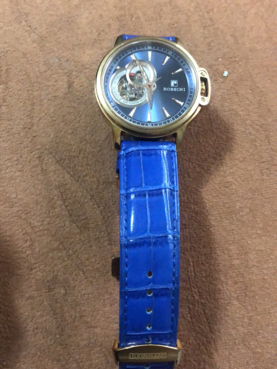 商场入手，保真，购买时2800.可查询，自...