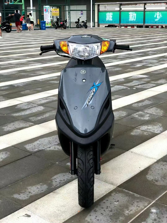 雅马哈福喜踏板摩托车