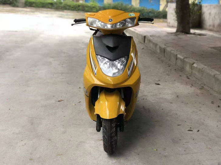 雅马哈迅鹰125cc摩托车