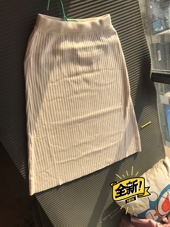 全新杏色秋冬针织A字裙