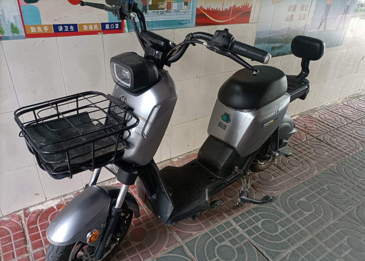 闲置电动车48v20a锂电， 关联小牛 九...