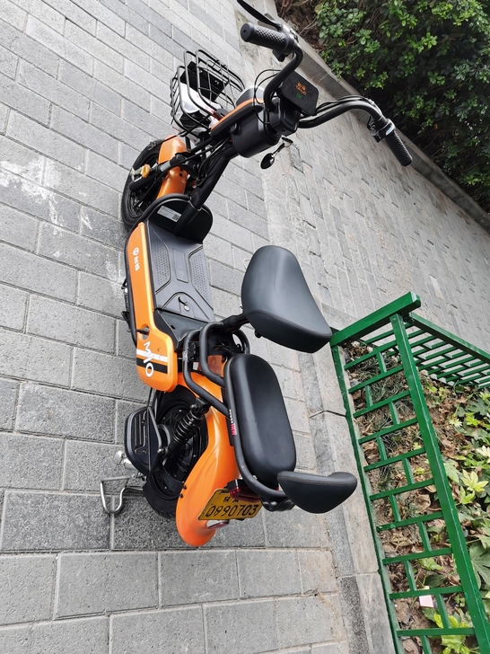 台铃48伏12安能跑40公里左右，新电池。