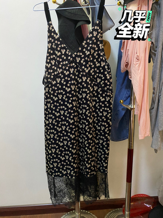 Z11碎花吊带,几乎全新,没穿过几次,专柜...