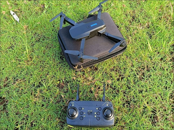 某东1600买的折叠无人机遥控飞行器高级航...