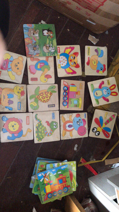 木质拼图5元6片，电池版小手机，电池版小兔...