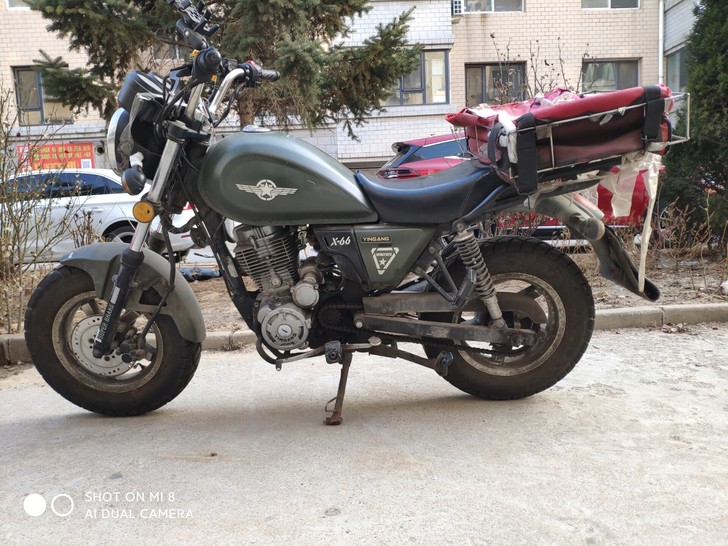 银钢150摩托车 有手续必须过户 带货架送...