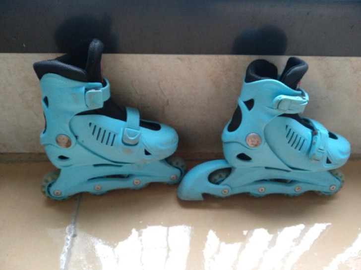 旱冰鞋,女儿不喜欢玩了,原价120左右,8...