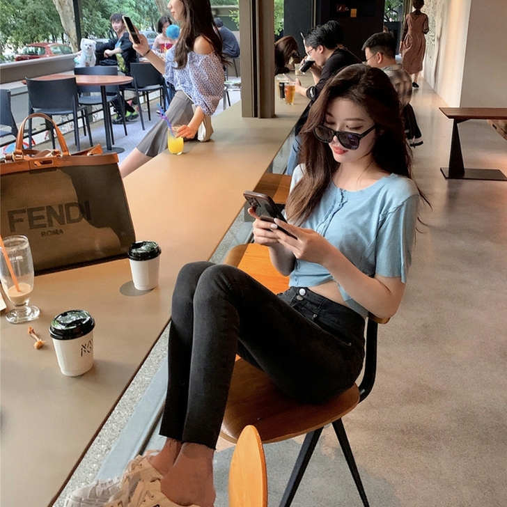 全新牛仔裤女秋季2021破洞小脚裤九分高腰...