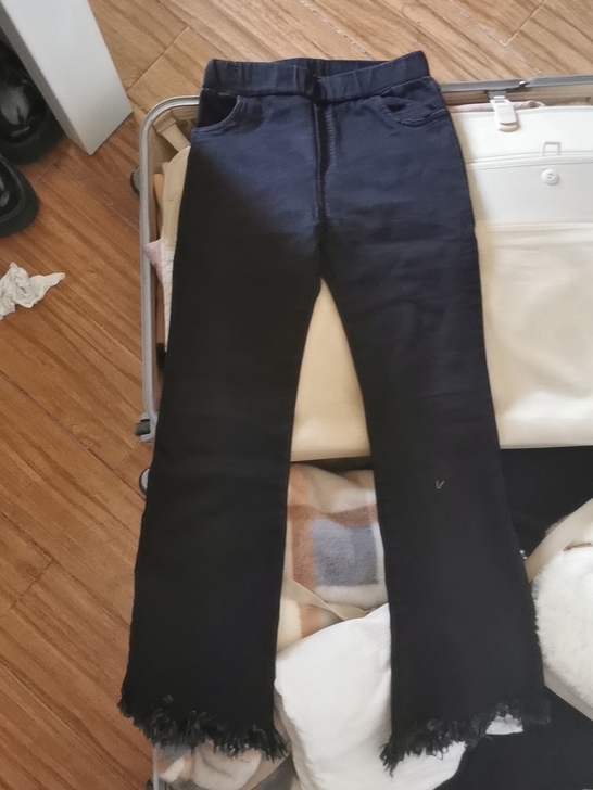 相当于付个邮费免费送女微喇叭牛仔裤实体店购...