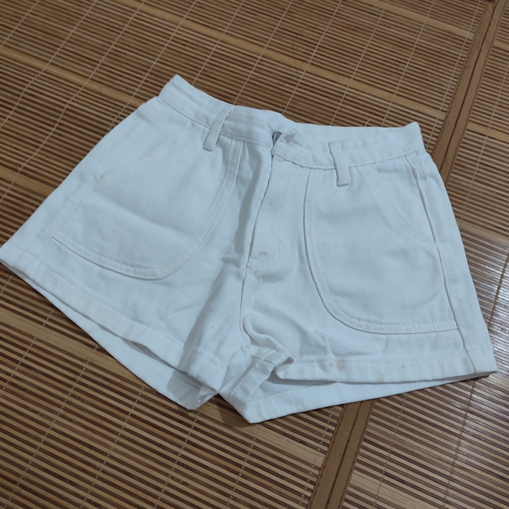 12元包邮！白色牛仔短裤S码