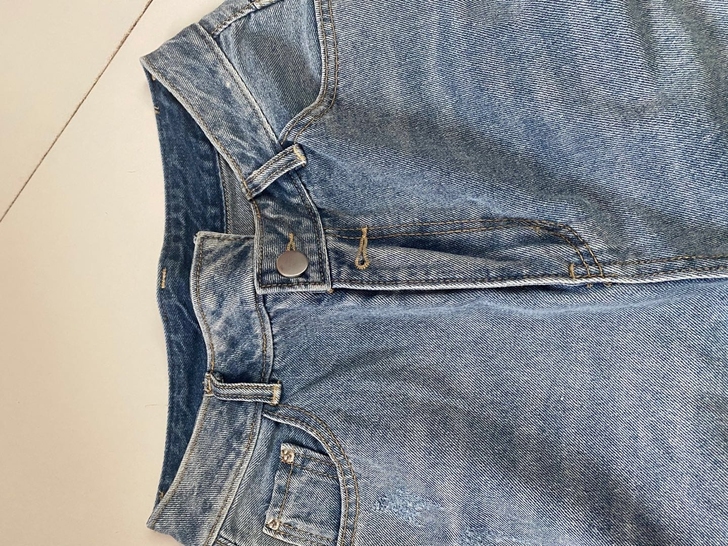 全新宽腿牛仔裤.L码.腰部很特别.喜欢的私...