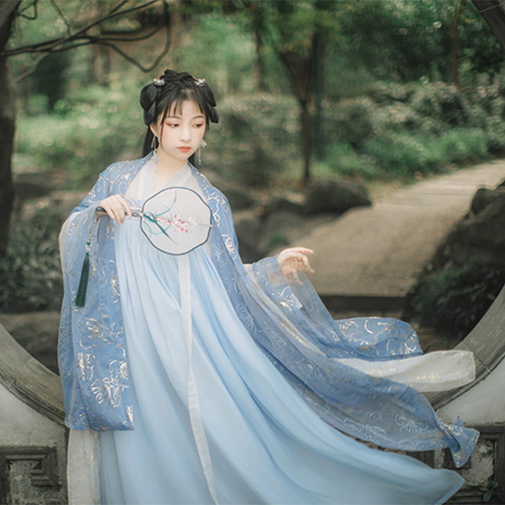 穿过一次，很大的裙摆，喜欢直接下单的送发簪...