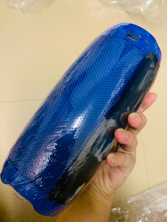 魔音智能音箱吧我也不知道，朋友给我的