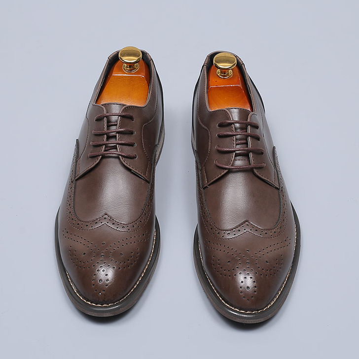 男鞋春季韩版潮流布洛克雕花尖头休闲鞋男士英...