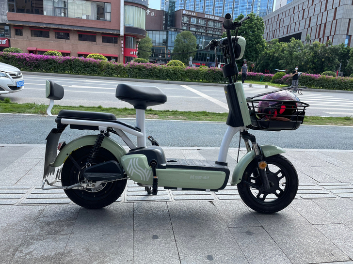 哈啰 棒途H3电动车 准新车1个多月，买的...
